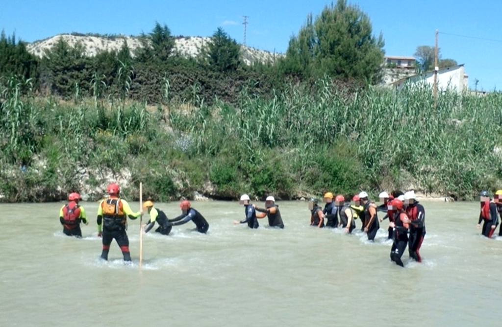Agentes de la Policía Local se forman en rescate en cauces activos y riadas en el río Segura